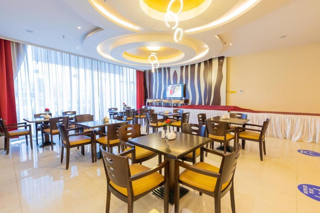 Fine Dining & Hotel Restaurant