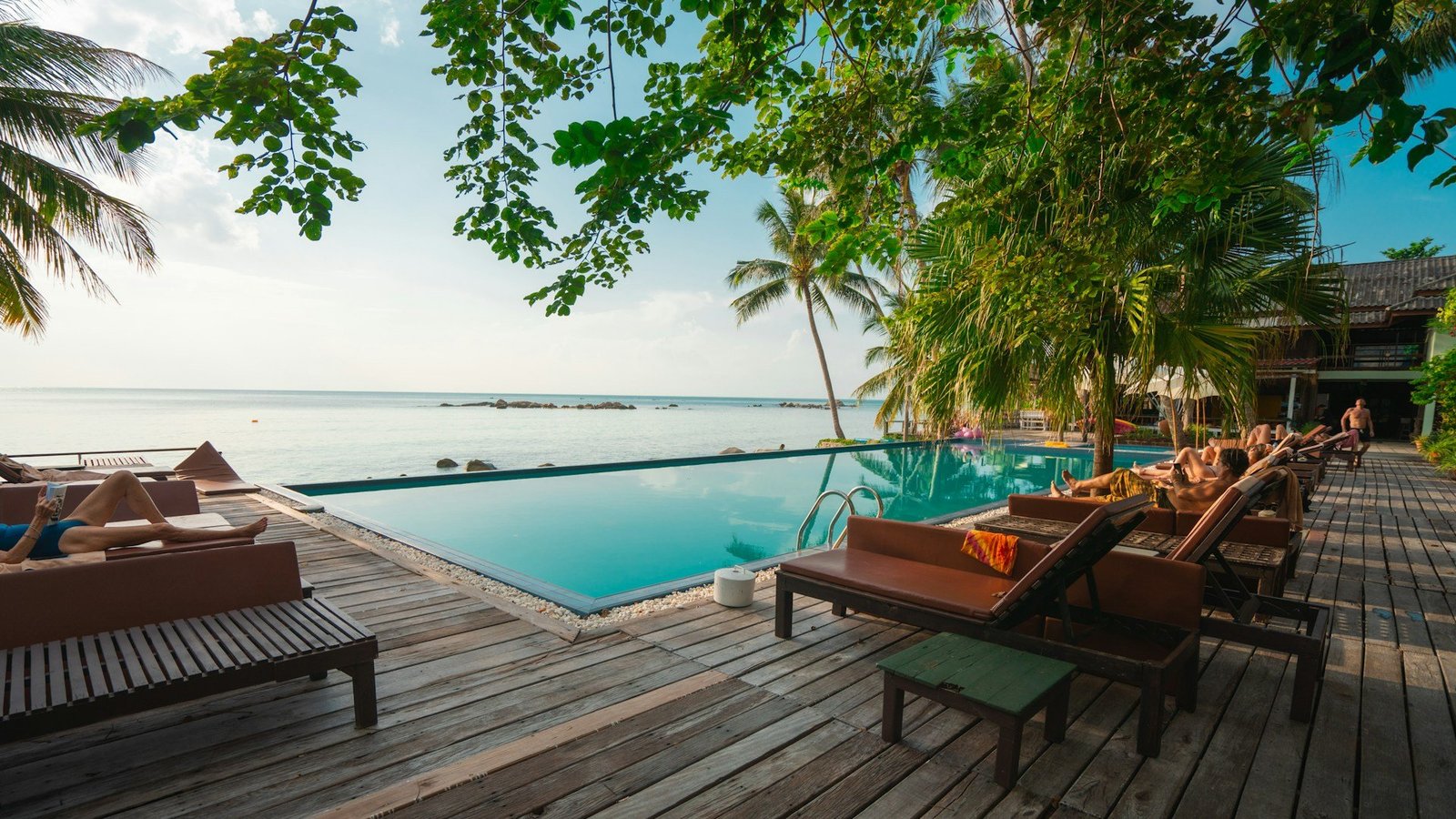 Ewan Rewards - Resort Infinity Pool & Leisure Privileges